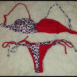 NWOT bikini set size small (4)